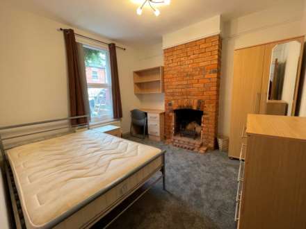 Donnington Gardens, Reading, Image 8