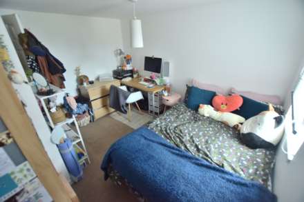 Donnington Gardens, Reading, Image 10