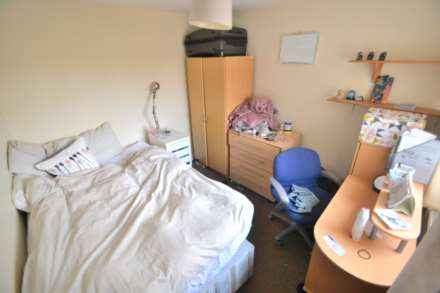 Donnington Gardens, Reading, Image 9