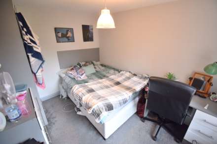 Donnington Gardens, Reading, Image 6