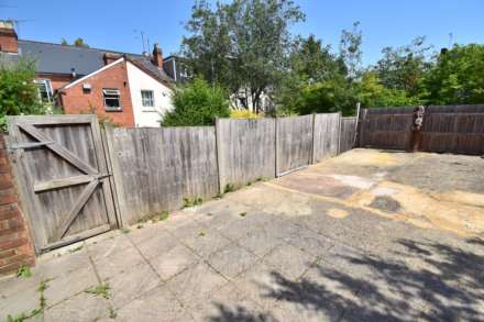 Donnington Gardens, Reading, Image 13