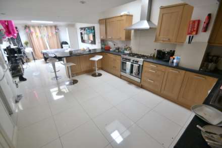 6 Bedroom Terrace, Blenheim Road, Reading