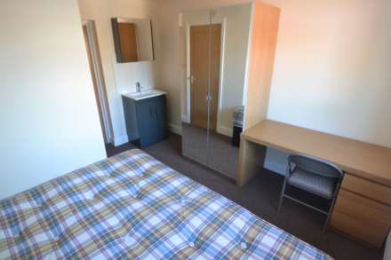 Basingstoke Road, Reading, Image 11