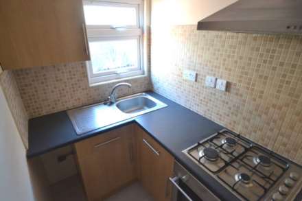 Basingstoke Road, Reading, Image 7