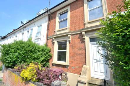 3 Bedroom Flat, Waylen Street, Reading
