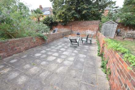 Donnington Gardens, Reading, Image 12