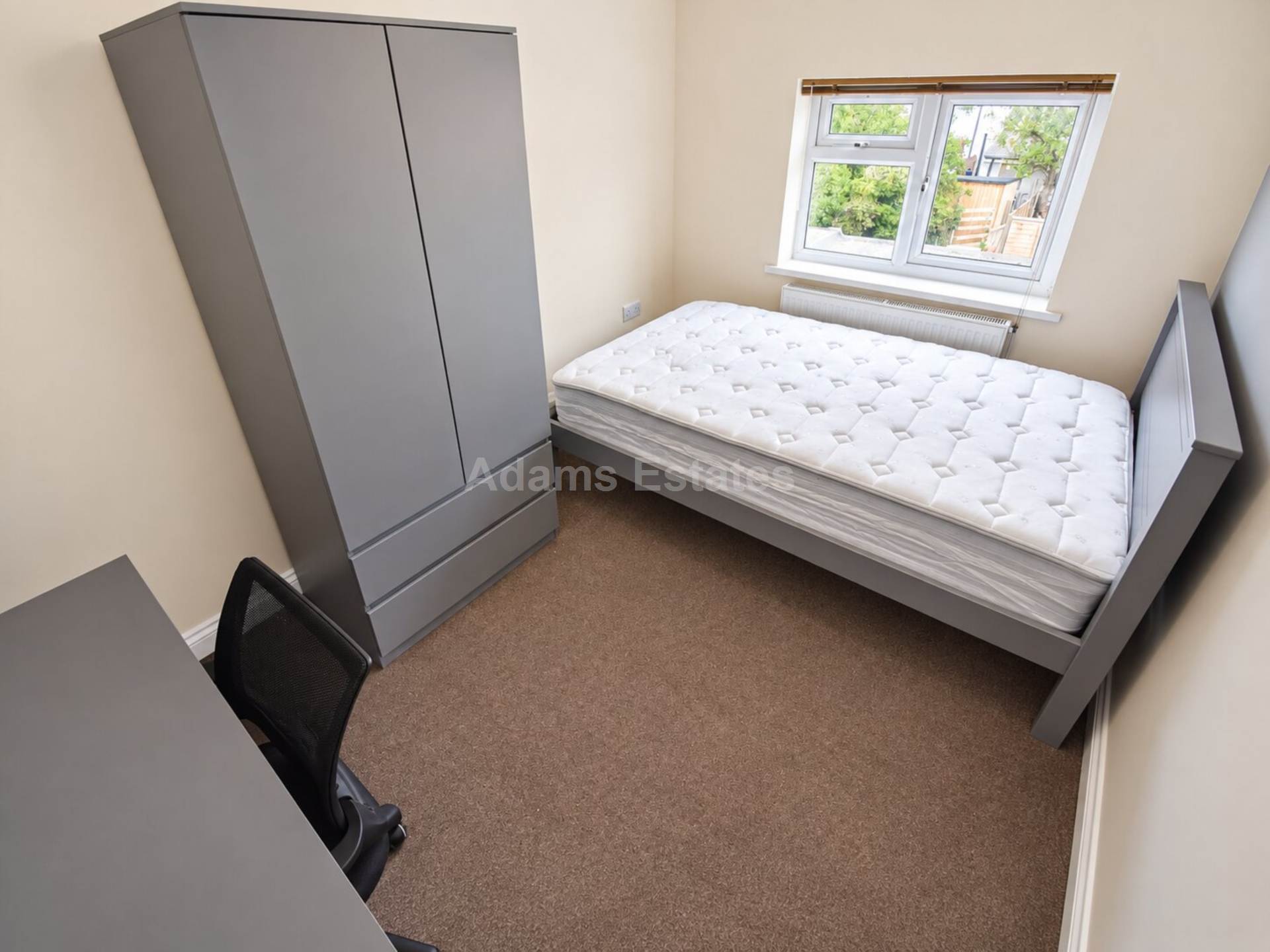 Donnington Gardens, Reading, Image 9