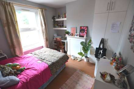 Donnington Gardens, Reading, Image 6