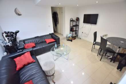 5 Bedroom Terrace, Blenheim Road, Reading