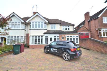 5 Bedroom Semi-Detached, Avebury Square, Reading