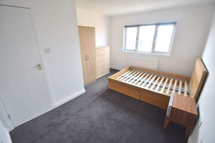 Basingstoke Road, Reading, Image 5