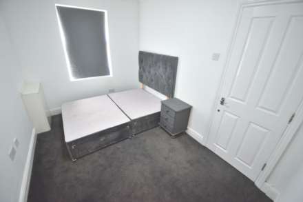 Basingstoke Road, Reading, Image 7