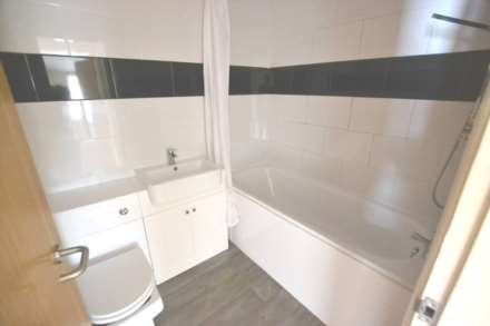 Reading Road, Pangbourne, Image 8