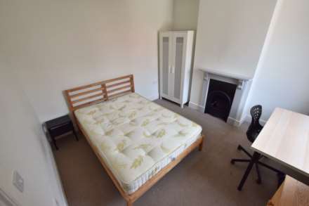Donnington Gardens, Reading, Image 6