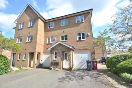 4 Bedroom Town House, Cintra Close, Reading
