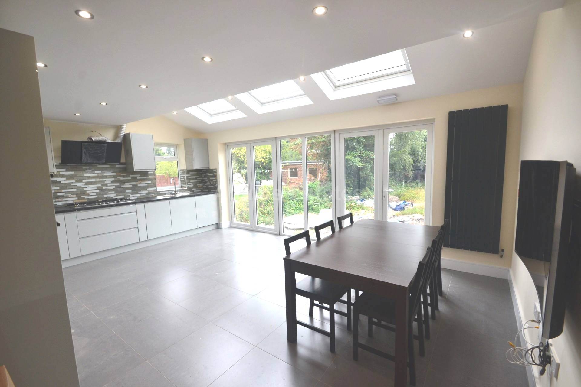 Room 2, Church Road, Reading, Image 3