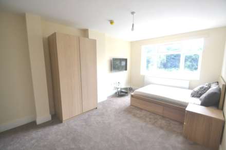 1 Bedroom Room (Double), Room 3, Church Road, Reading