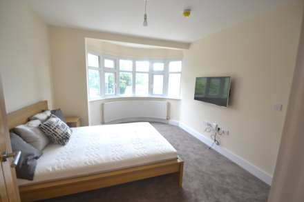 Room 4, Church Road, Reading, Image 6
