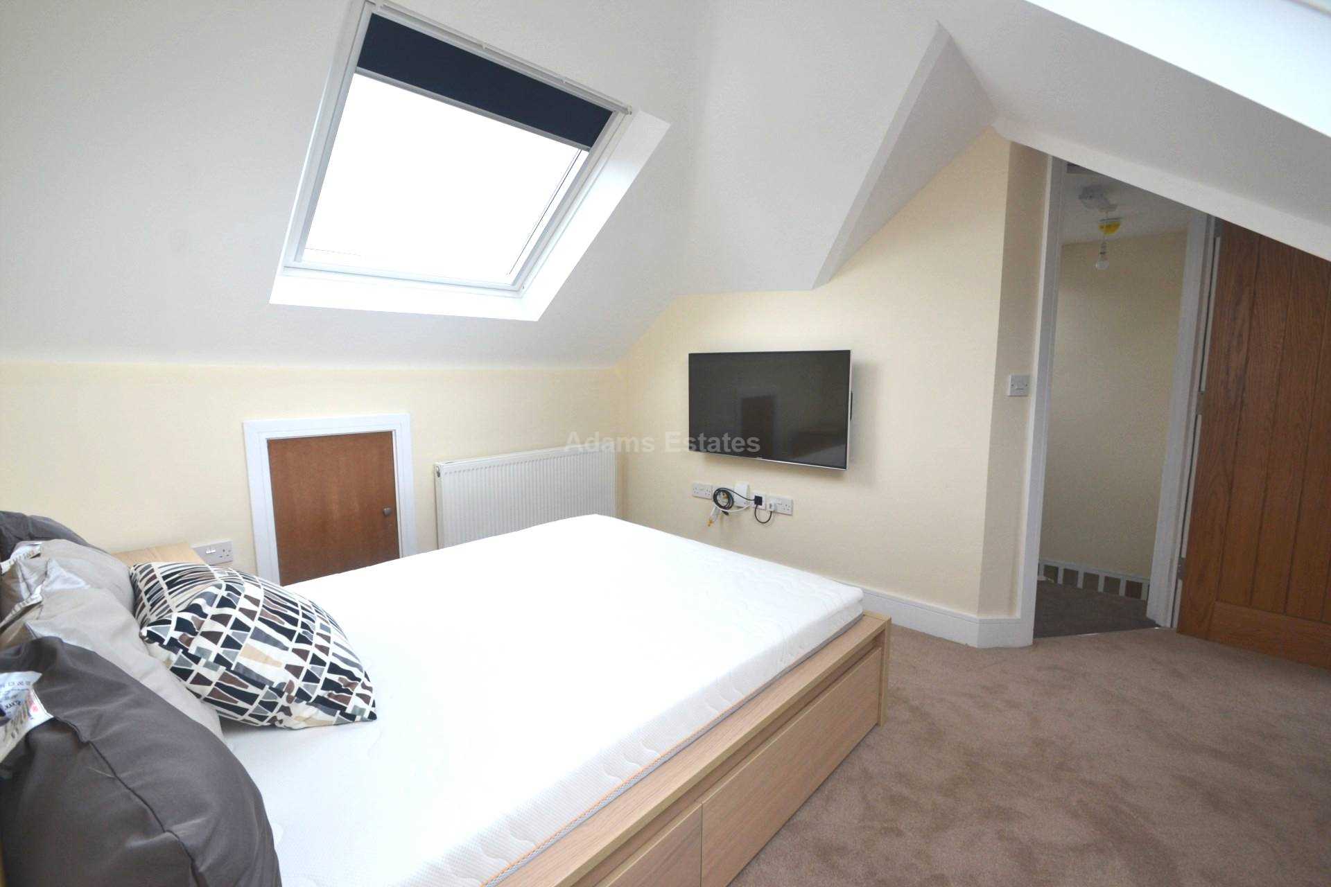 Room 8, Church Road, Reading, Image 1
