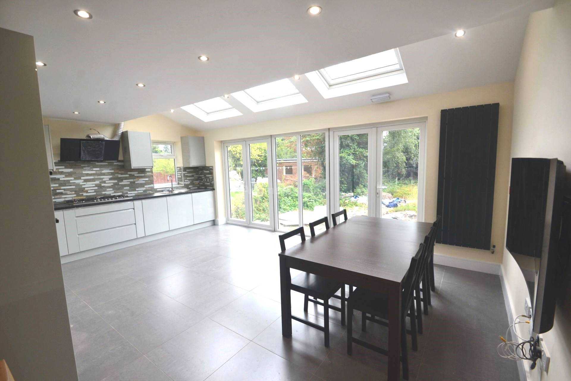 Room 8, Church Road, Reading, Image 3
