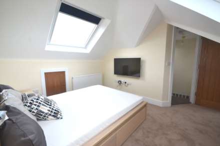 1 Bedroom Room (Double), Room 8, Church Road, Reading