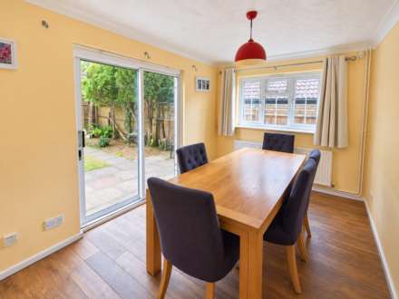 Simons Close, Tilehurst, Image 8