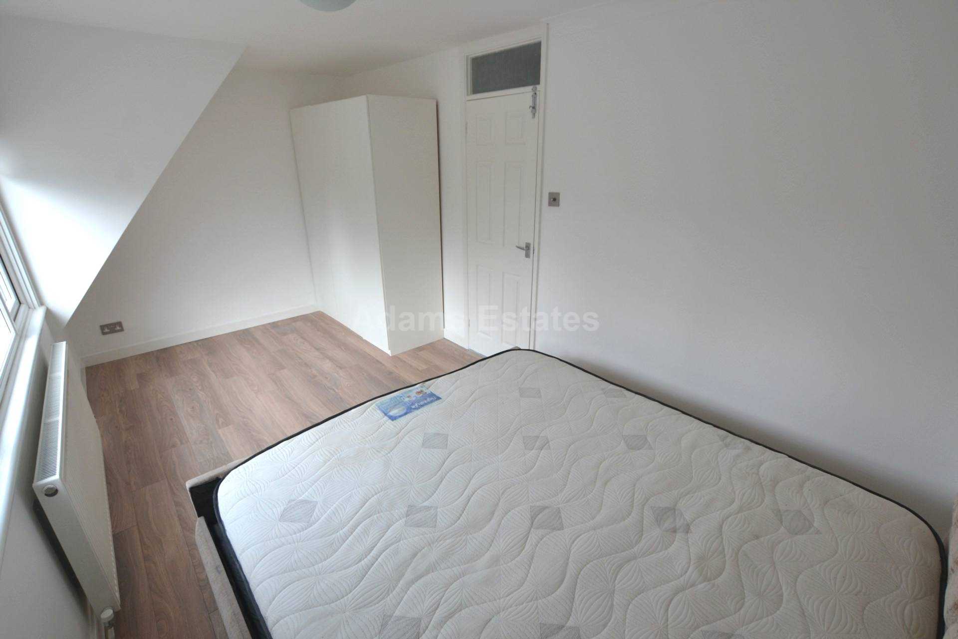 Corsham Road, Calcot, Image 14