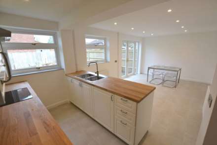 Corsham Road, Calcot, Image 4