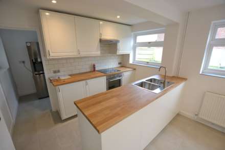 Corsham Road, Calcot, Image 5