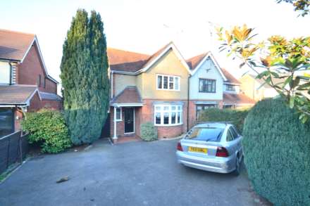 4 Bedroom Semi-Detached, Allcroft Road, Reading