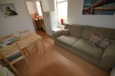 Basingstoke Road, Reading, Image 2