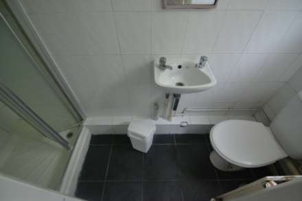 Basingstoke Road, Reading, Image 4