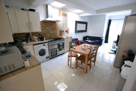 4 Bedroom Terrace, Edgehill Street, Reading