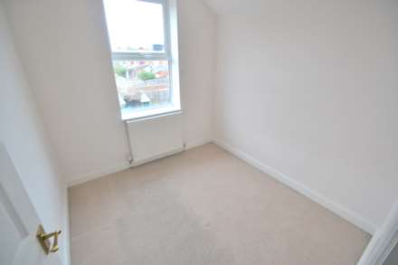 Pitcroft Ave, Reading, Image 8