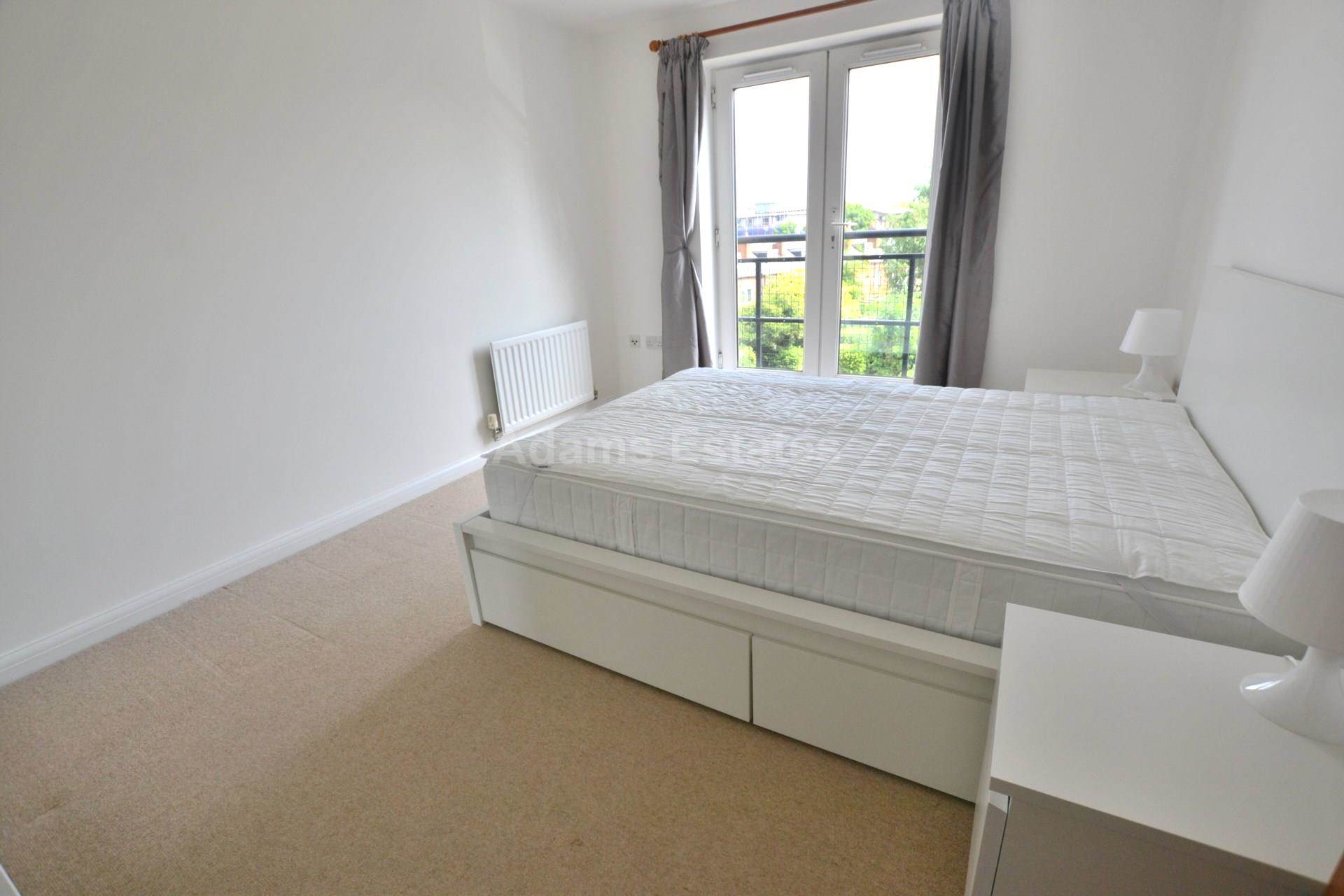 Iliffe Close, Reading, Image 6