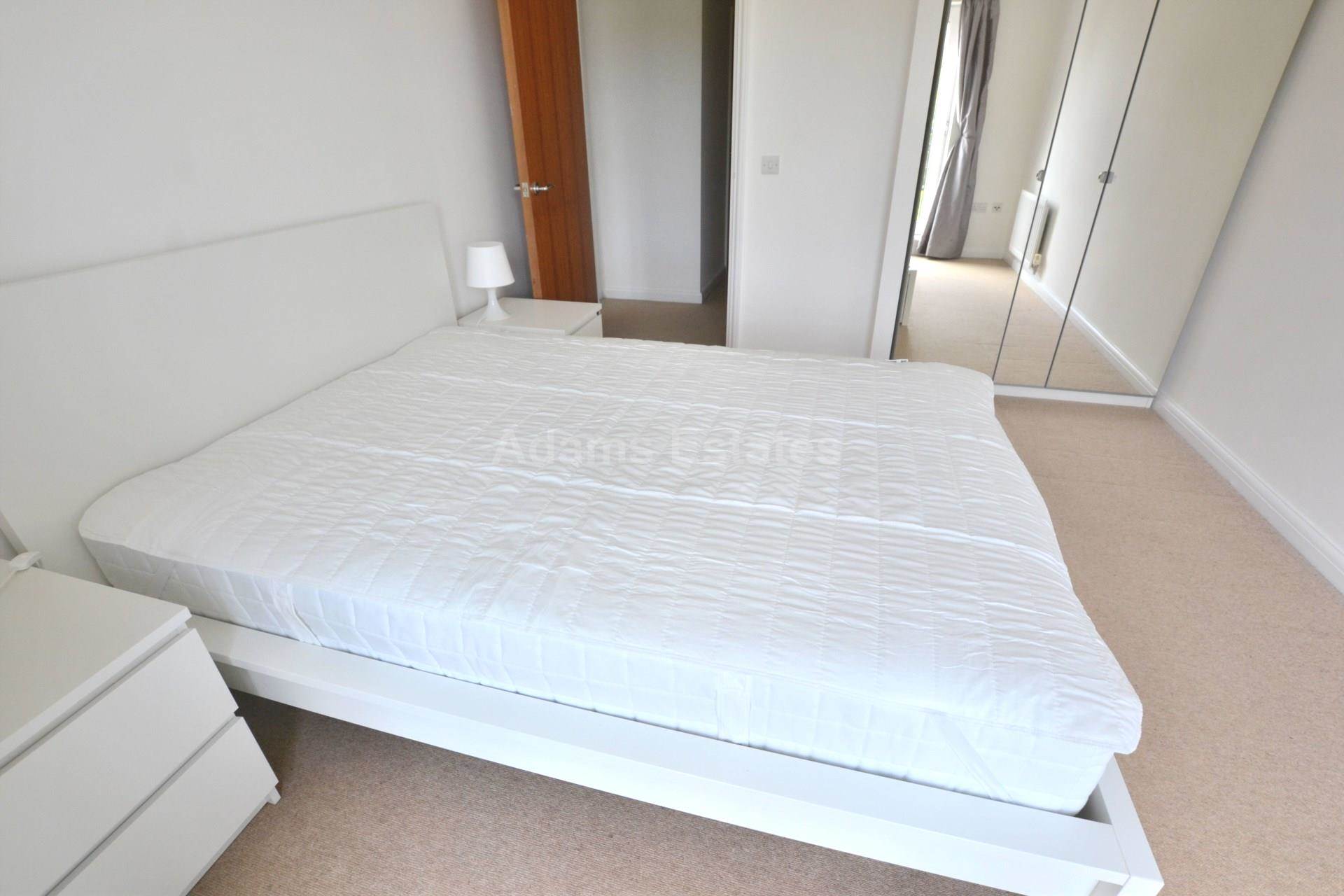 Iliffe Close, Reading, Image 7