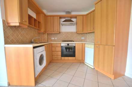 Iliffe Close, Reading, Image 4