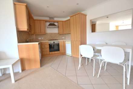 Iliffe Close, Reading, Image 5