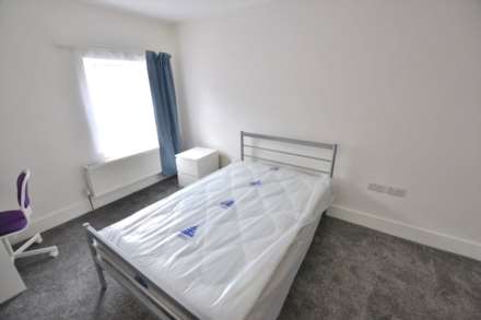 4 Bedroom End Terrace, Watlington Street, Reading