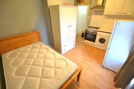1 Bedroom Studio, Flat 5, London Street, Reading