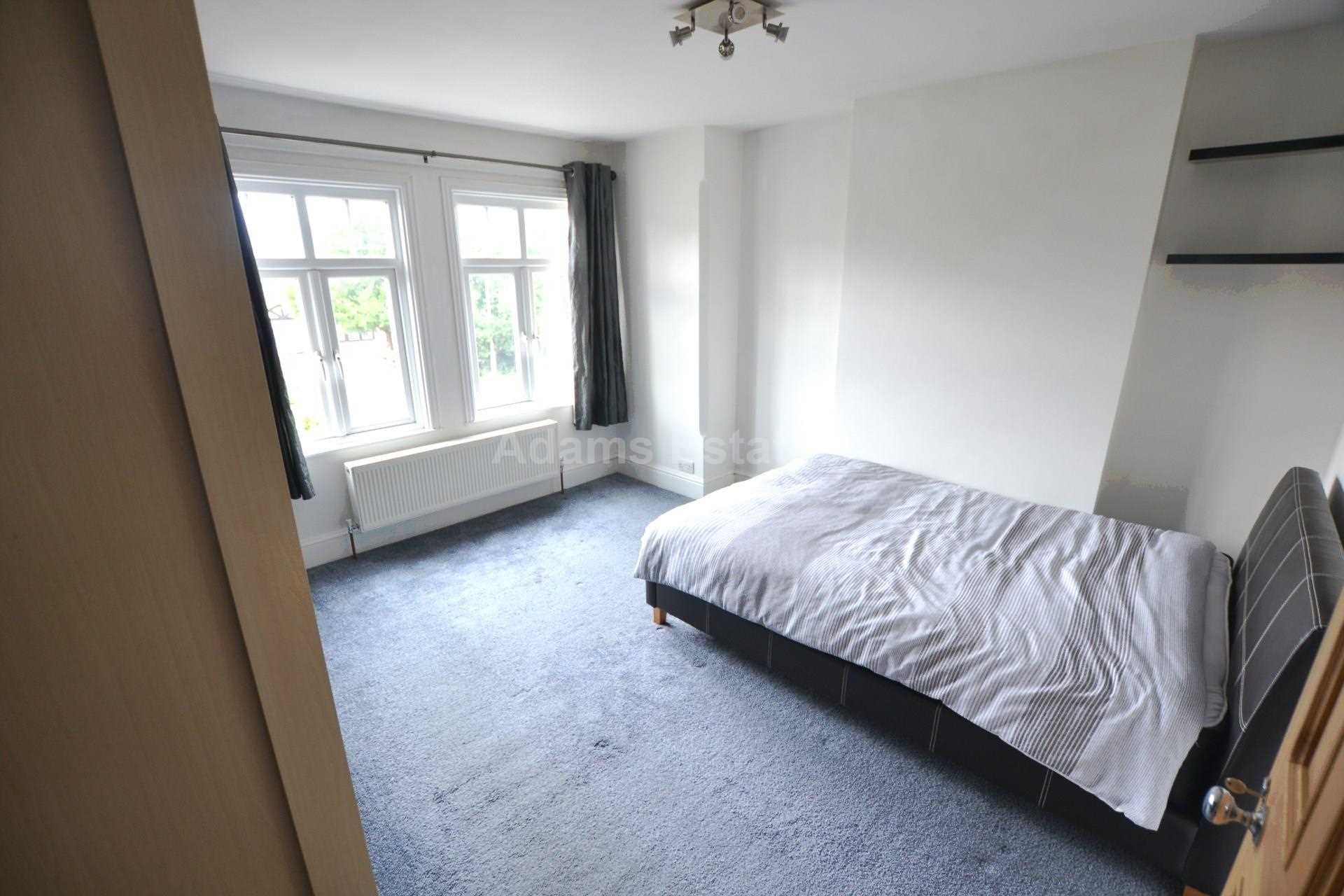 Room 3, Reading Road, Woodley, Image 8