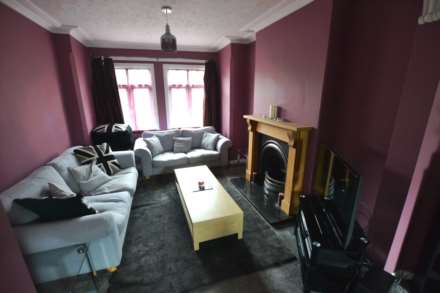 Room 3, Reading Road, Woodley, Image 2