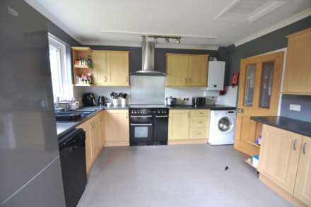 Room 3, Reading Road, Woodley, Image 4