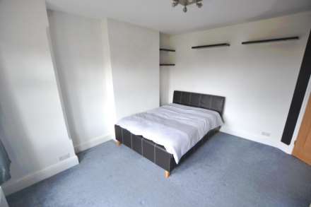 Room 3, Reading Road, Woodley, Image 7