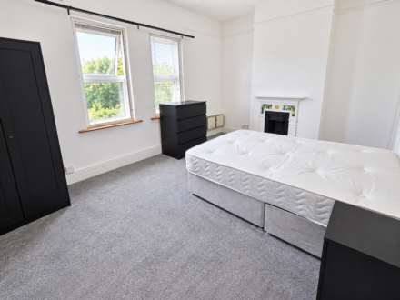 London Road, Reading, Image 16