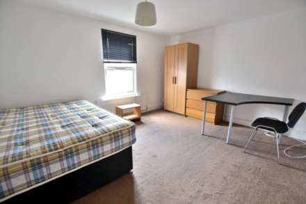 Donnington Gardens, Reading, Image 10