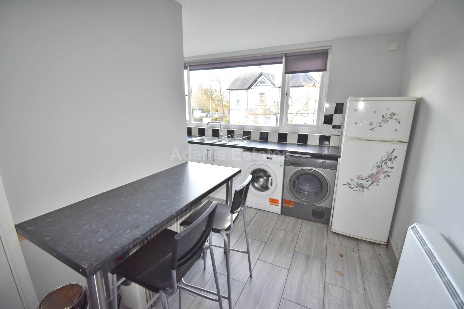 Petworth Court, Bath Road, Reading, Image 3