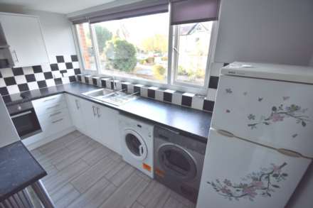 Petworth Court, Bath Road, Reading, Image 2