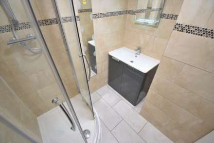 Petworth Court, Bath Road, Reading, Image 8