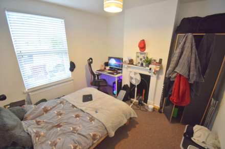4 Bedroom Terrace, Carnarvon Road, Reading